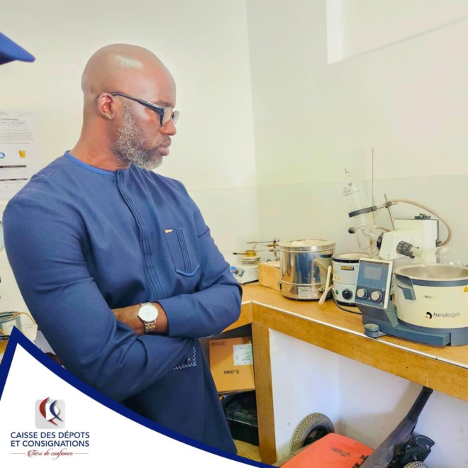 Visite du DG de la CDC au Laboratoire d'Analyse de Matériaux de Construction de CACO Visite du DG de la CDC au Laboratoire d'Analyse de Matériaux de Construction de CACO