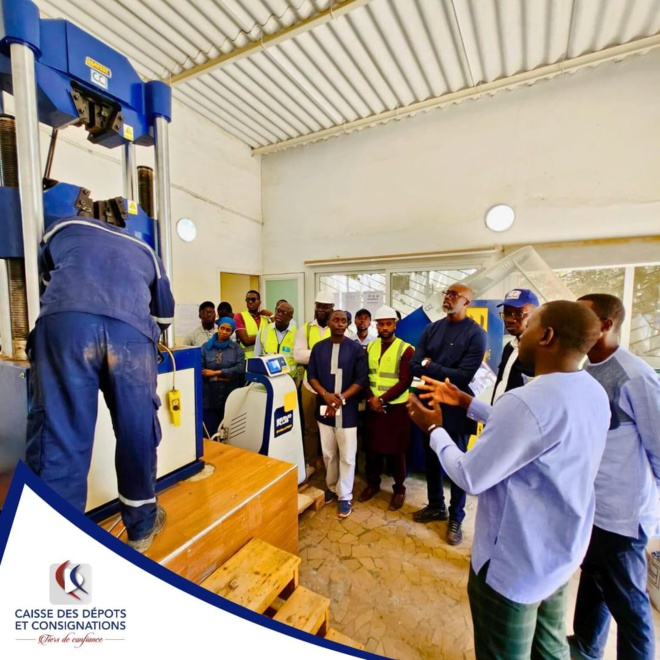 Visite du DG de la CDC au Laboratoire d'Analyse de Matériaux de Construction de CACO Visite du DG de la CDC au Laboratoire d'Analyse de Matériaux de Construction de CACO