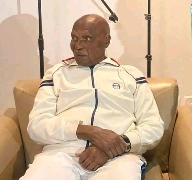 Abdoulaye Wade est-il trop vieux pour diriger le PDS ? Abdoulaye Wade est-il trop vieux pour diriger le PDS ?