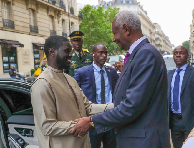 Paris: Le Président Diomaye Faye a rencontré Abdou Diouf Paris: Le Président Diomaye Faye a rencontré Abdou Diouf