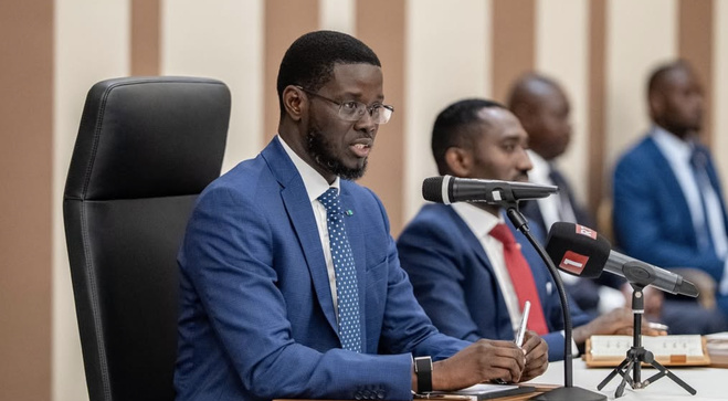 Palais : Le président Bassirou Diomaye Faye recadre les députés du Pastef lors d’un « ndogou » politique Palais : Le président Bassirou Diomaye Faye recadre les députés du Pastef lors d’un « ndogou » politique
