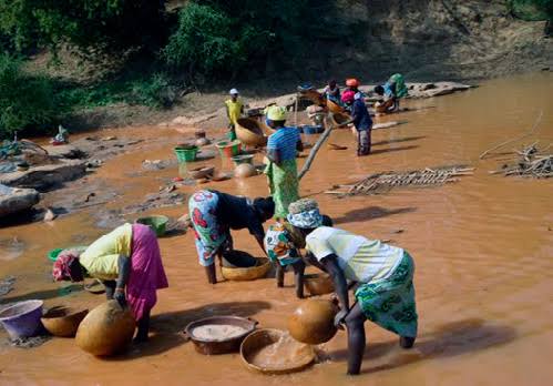 SÉNÉGAL ORIENTAL : L’OR QUI ENRICHIT, LES POPULATIONS QUI S’INQUIÈTENT… LA FALÉMÉ AU CŒUR D’UNE ALERTE ENVIRONNEMENTALE