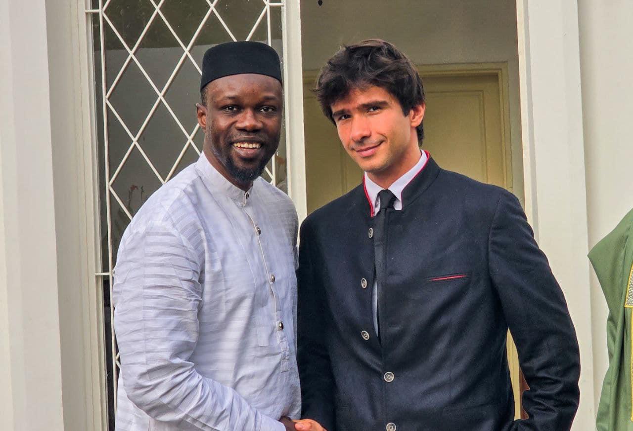 Rencontre entre Ousmane Sonko et Juan Branco : Un Hommage Ému à un Défenseur Dévoué