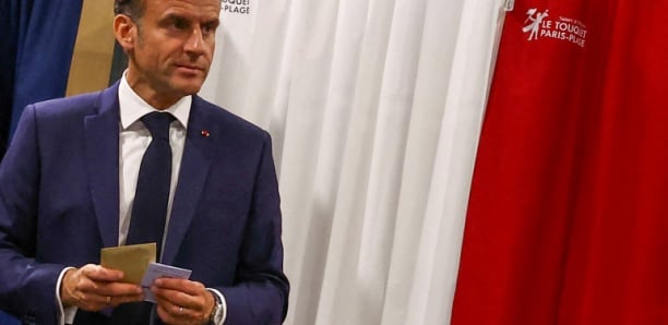 Macron pour l'interdiction du téléphone "avant 11 ans" et des réseaux "avant 15 ans"