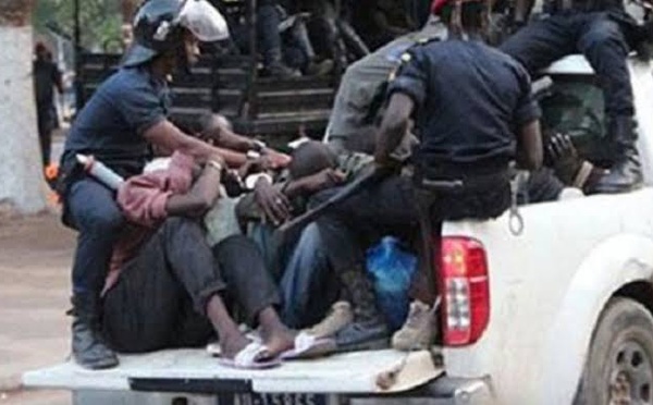 GRAND-YOFF : UNE INTERPELLATION POUR TRAFIC PRÉSUMÉ DE CHANVRE INDIEN DÉGÉNÈRE, UN POLICIER BLESSÉ  Une opération de patrouille menée dans la nuit du 25 au 26 octobre 2026 au point de deal présumé « Opinthio », dans le quartier Djiddah, à Grand-Yoff,